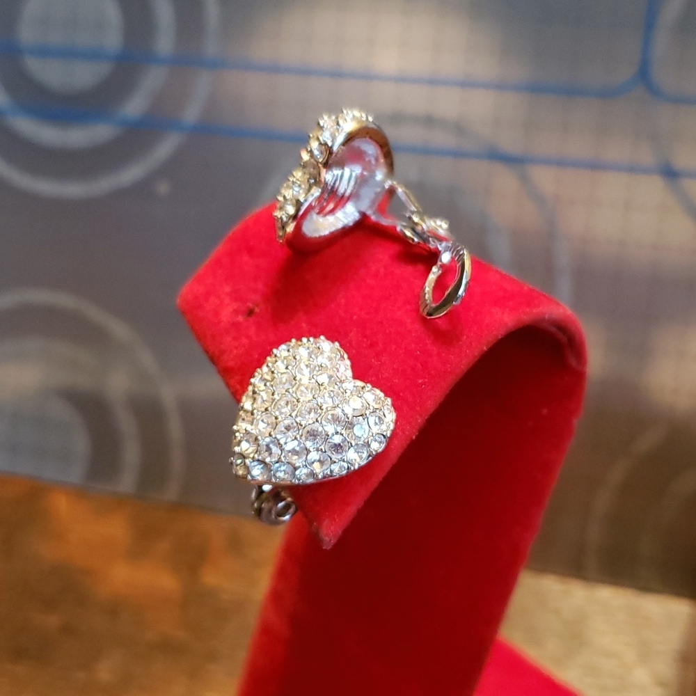 Clip on earrings statement piece hearts 💕 silver tone